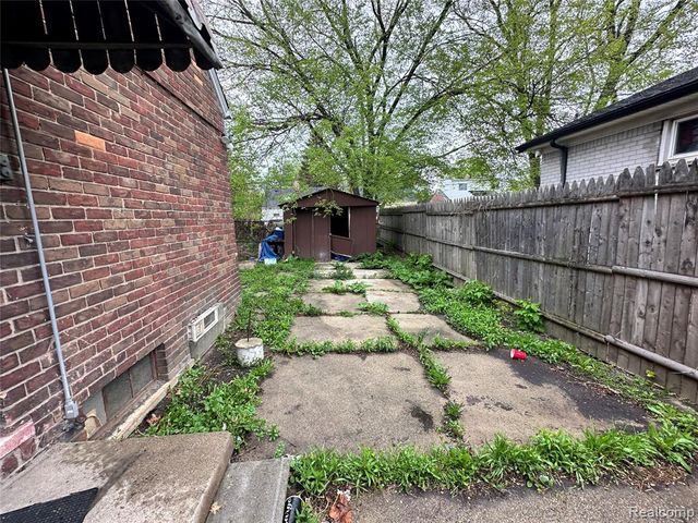 18819 Moross Road, Detroit, MI 48224
