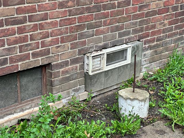 18819 Moross Road, Detroit, MI 48224