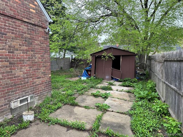 18819 Moross Road, Detroit, MI 48224
