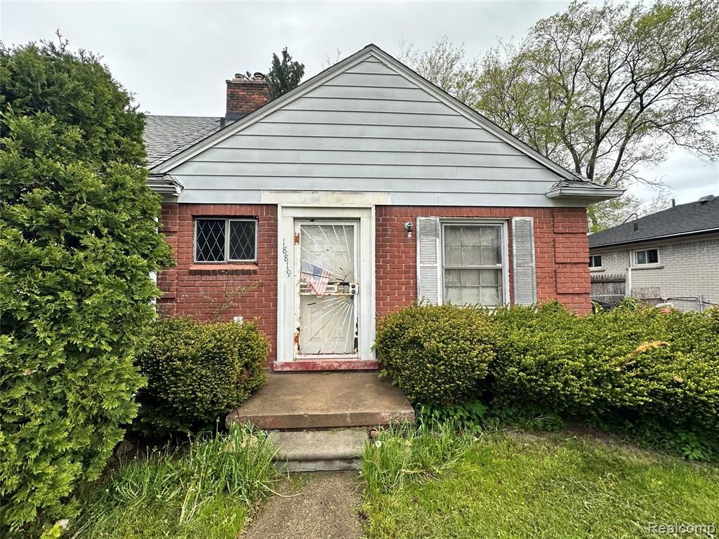 18819 Moross Road, Detroit, MI 48224
