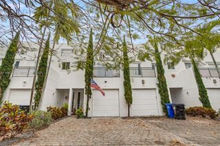 820 NE 19th Ave, Fort Lauderdale, FL 33304
