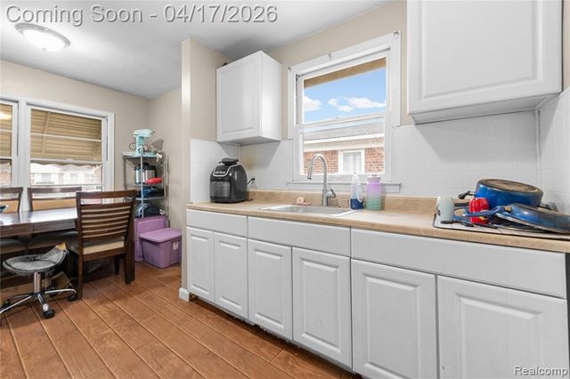 911 Sherbourne Street, Inkster, MI 48141