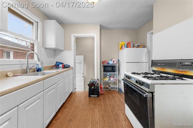 911 Sherbourne Street, Inkster, MI 48141