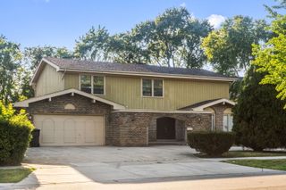 818 Prairie Lawn Road, Glenview, IL 60025