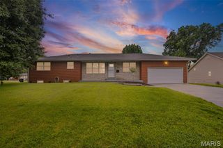 100 Winchester Drive, Belleville, IL 62223