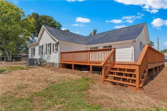 1332 Union Cross Church Road, Yadkinville, NC 27055