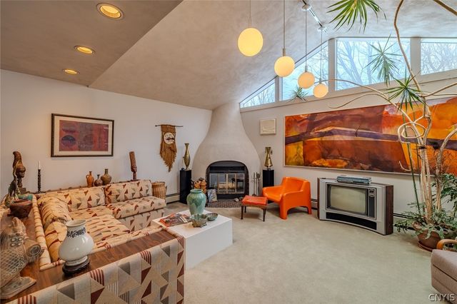 100 Augusta Drive, Cicero, NY 13212