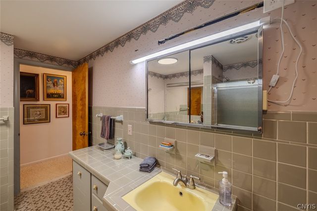 100 Augusta Drive, Cicero, NY 13212