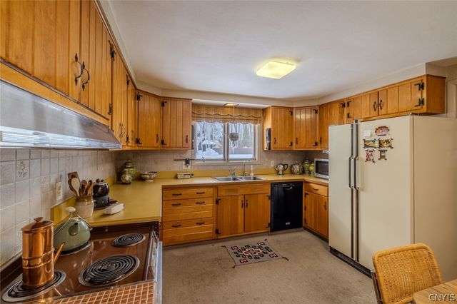 100 Augusta Drive, Cicero, NY 13212