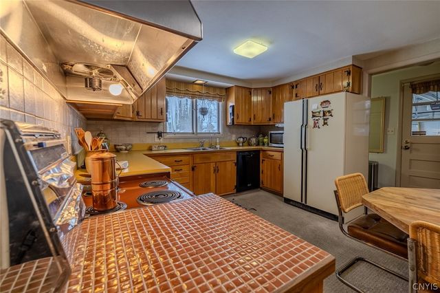 100 Augusta Drive, Cicero, NY 13212