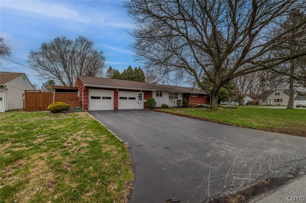 100 Augusta Drive, Cicero, NY 13212