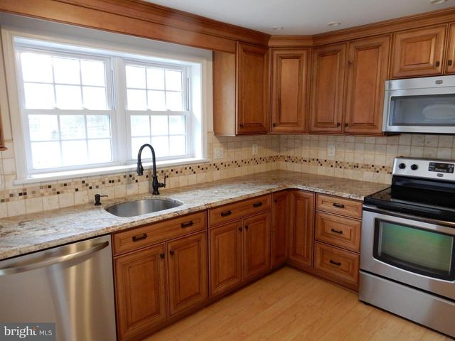 1215 LOWER STATE RD, North Wales, PA 19454