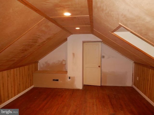 1215 LOWER STATE RD, North Wales, PA 19454