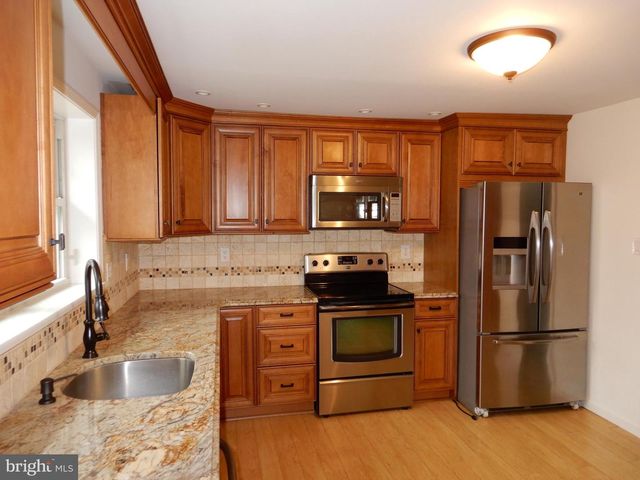 1215 LOWER STATE RD, North Wales, PA 19454