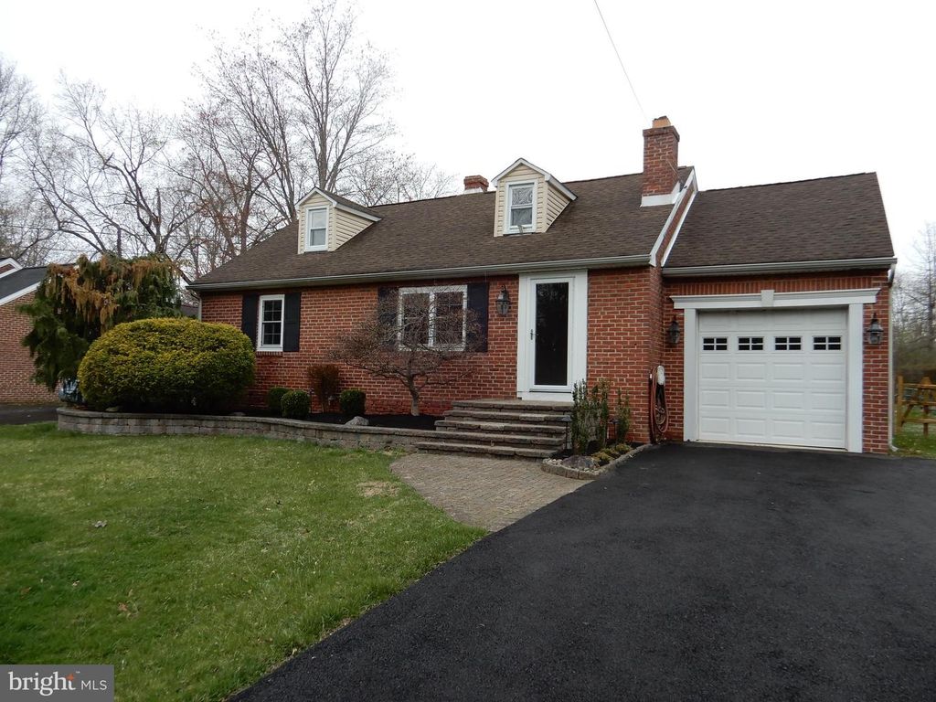 1215 LOWER STATE RD, North Wales, PA 19454