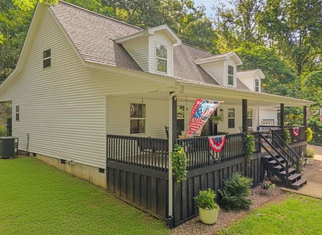 2105 Whites Creek Road, Prichard, WV 25555