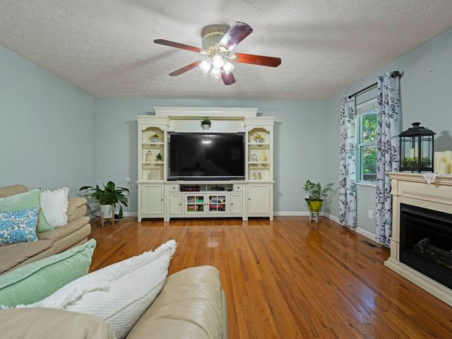 2105 Whites Creek Road, Prichard, WV 25555