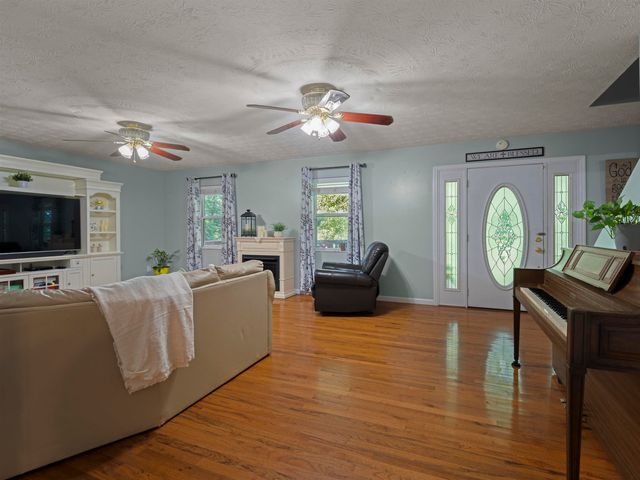 2105 Whites Creek Road, Prichard, WV 25555
