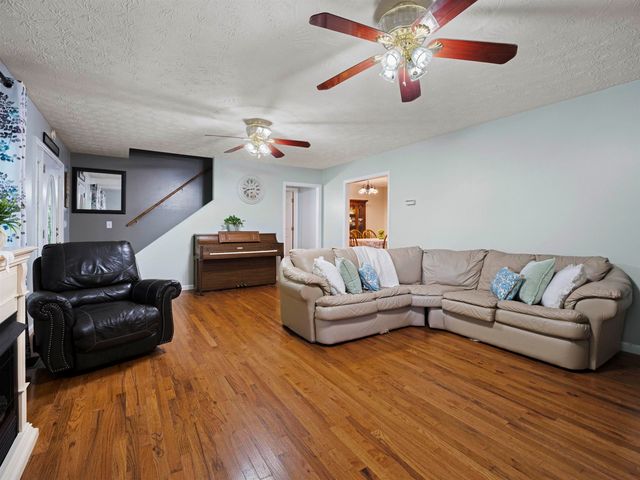 2105 Whites Creek Road, Prichard, WV 25555