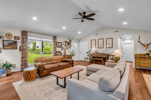 261 S Oakridge Drive, Cleveland, TX 77328