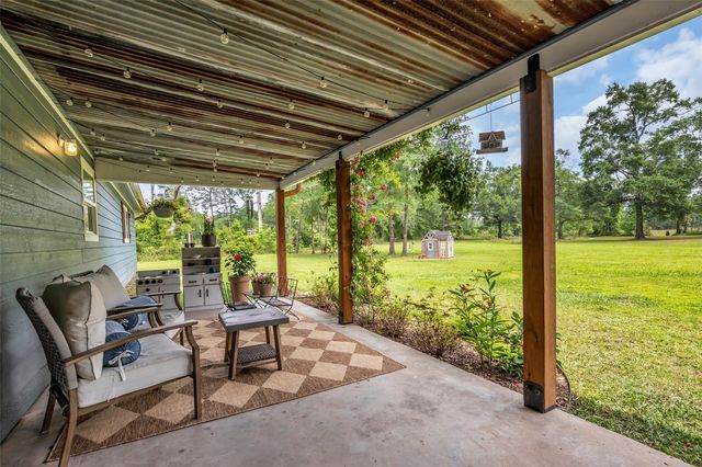 261 S Oakridge Drive, Cleveland, TX 77328