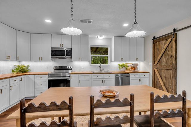 261 S Oakridge Drive, Cleveland, TX 77328