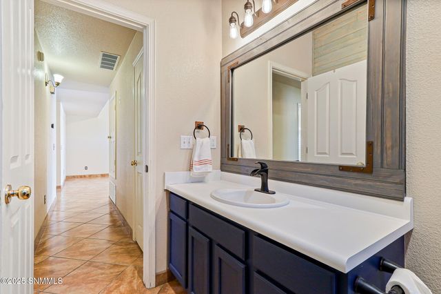 5044 Galina Dr, Las Cruces, NM 88012