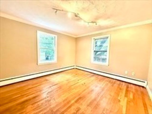 36 Lake St, Shrewsbury, MA 01545