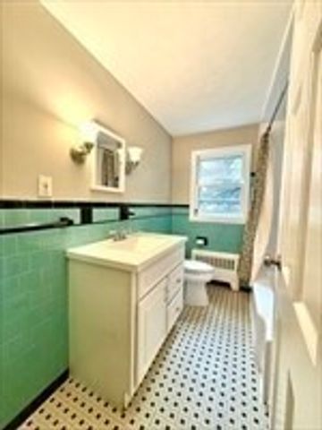 36 Lake St, Shrewsbury, MA 01545