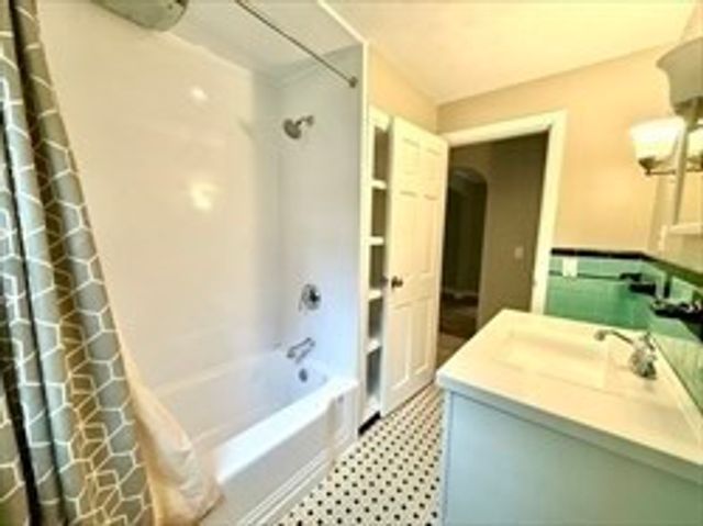 36 Lake St, Shrewsbury, MA 01545
