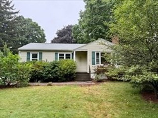 36 Lake St, Shrewsbury, MA 01545