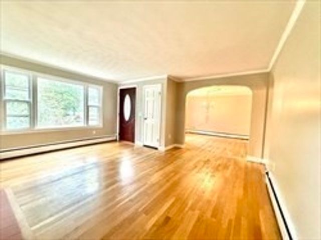 36 Lake St, Shrewsbury, MA 01545