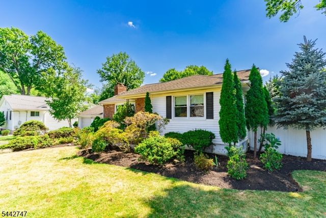 42 Sandy Hill Rd, Westfield Town, NJ 07090