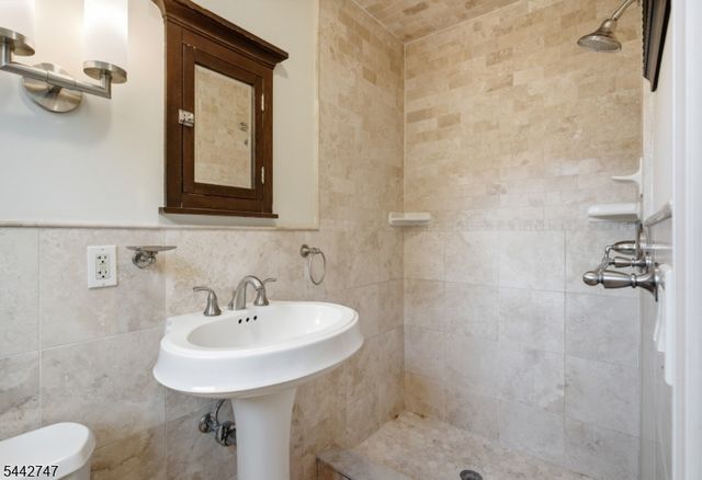 42 Sandy Hill Rd, Westfield Town, NJ 07090