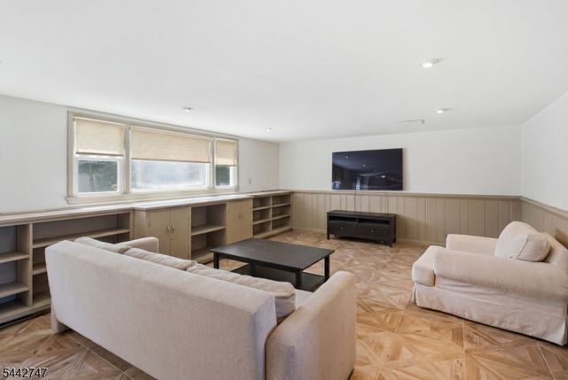 42 Sandy Hill Rd, Westfield Town, NJ 07090