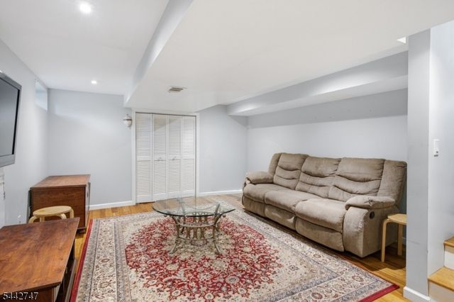 42 Sandy Hill Rd, Westfield Town, NJ 07090