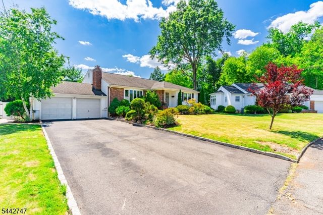 42 Sandy Hill Rd, Westfield Town, NJ 07090