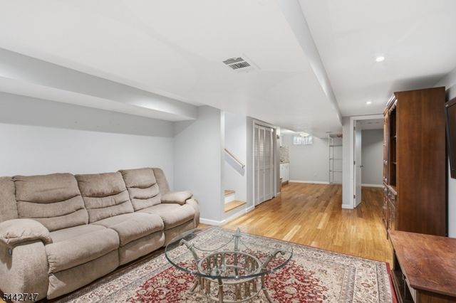42 Sandy Hill Rd, Westfield Town, NJ 07090