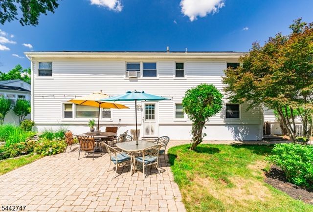 42 Sandy Hill Rd, Westfield Town, NJ 07090