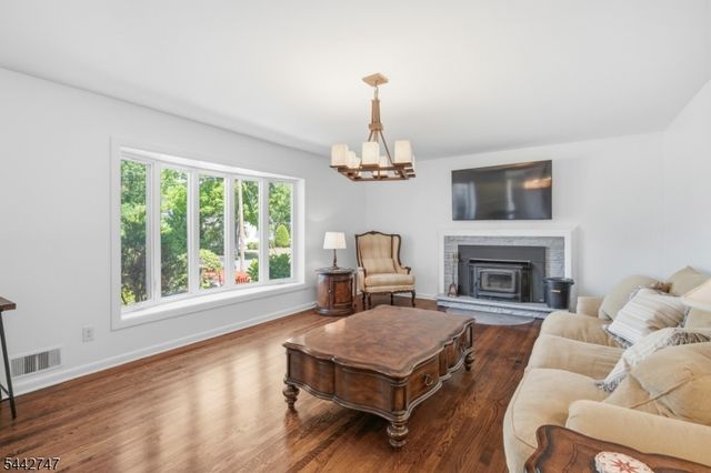 42 Sandy Hill Rd, Westfield Town, NJ 07090