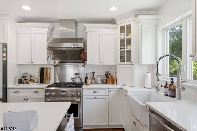 42 Sandy Hill Rd, Westfield Town, NJ 07090