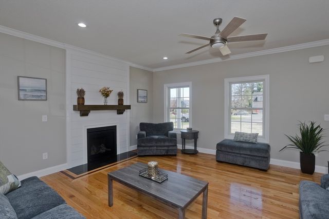 15 Fernwood, East Longmeadow, MA 01028