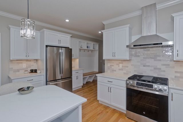 15 Fernwood, East Longmeadow, MA 01028