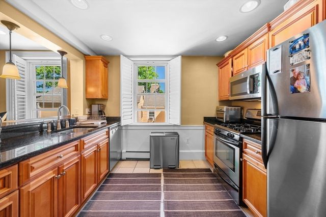 7 Daniels St 2, Salem, MA 01970