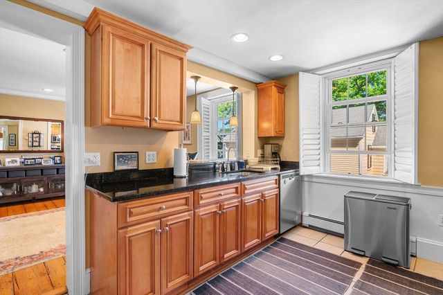 7 Daniels St 2, Salem, MA 01970