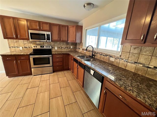 3615 Dwyer Lane, Florissant, MO 63033