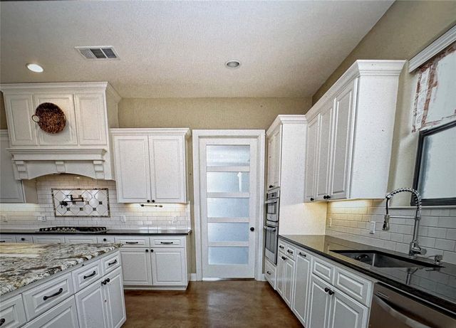 126 Packsaddle DR, Bastrop, TX 78602