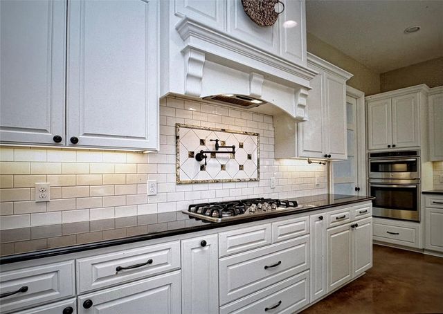 126 Packsaddle DR, Bastrop, TX 78602