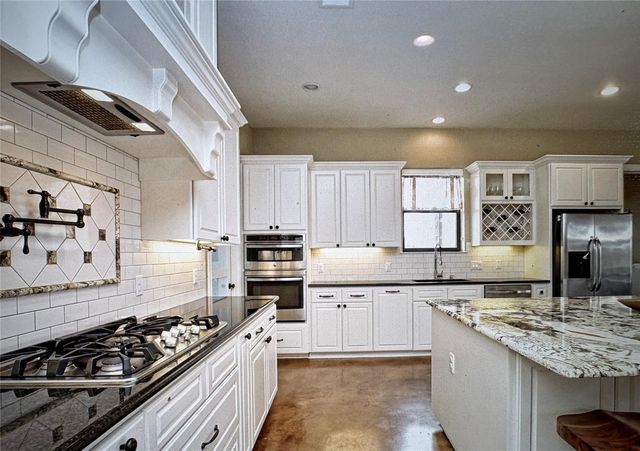 126 Packsaddle DR, Bastrop, TX 78602