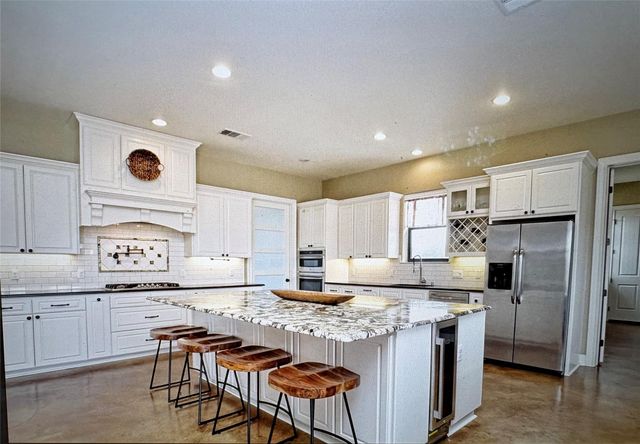 126 Packsaddle DR, Bastrop, TX 78602